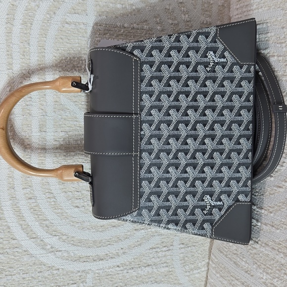 GOYARD Grey  Saigon Structure PM Goyardine Palladium Hardware - Picture 4 of 16